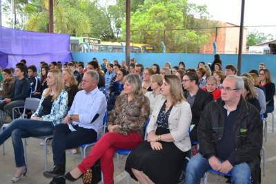 Assembleia de fundação da Cooperarte foi acompanhada na Picada Escura por lideranças do município e representantes do Sicredi 