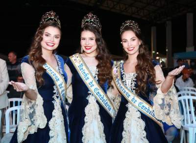  A Rainha Bruna Flores Steil e as princesas Paula Butzge e Isabel Bohrer Porto