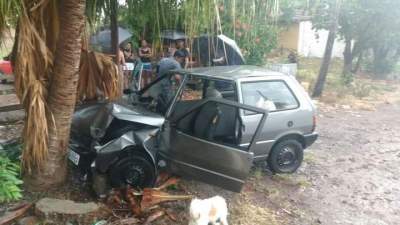 Acidente em frente ao presídio deixa dois homens feridos