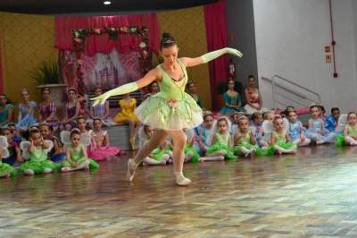 Recital de Ballet é realizado no Clube Rio Branco