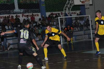 Lance da partida entre Palmeiras 2 Semal 1