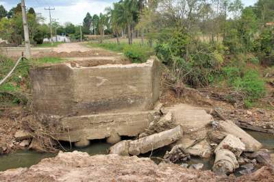 Linha Palmeira aguarda  reconstrução de ponte