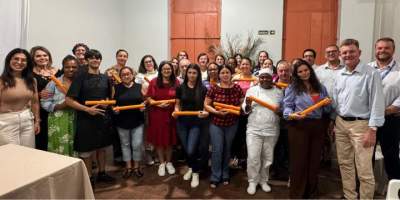 Alunos celebram conclusão de cursos de gastronomia
