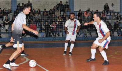 Mikael (com a bola) marcou os sete gols do Juventus 