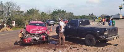 Colisão entre três veículos deixa feridos na Vila Botucaraí