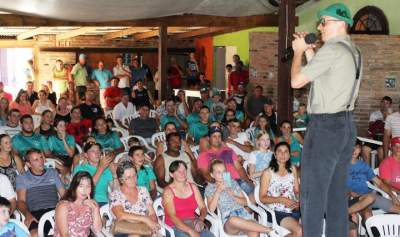 Show de humor no Festival Artístico da Acanjur