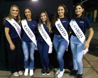 As vencedoras: rainha eprincesas, broto e garota do Colégio Medianeira

