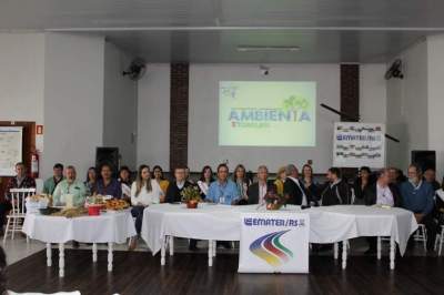 Em solenidade, mesa esteve composta por diversas autoridades municipais