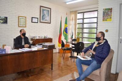 Jorge Willian leva demanda para coordenador da 6ª CRE