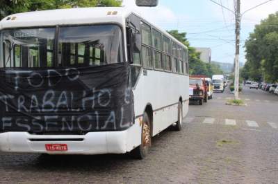 Carreata pede a reabertura do comércio em Candelária 