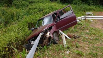 Saída de pista deixa mulher ferida na ERS-400