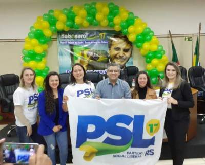 Integrantes da executiva do PSL Mulher com lideranças estaduais do partido