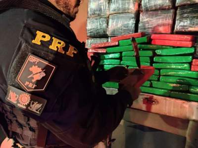 PRF apreende cerca de uma tonelada de maconha em caminhão frigorífico