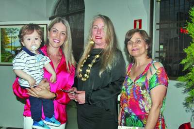 A musa Diosana com o filho Leonardo, Rosana Jacobi e Miriam Gewehr Bender