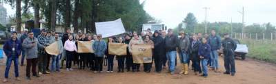 Moradores do Pinheiro protestam por melhorias na RS-410