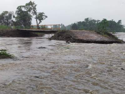 Trânsito na ponte provisória está interrompido 